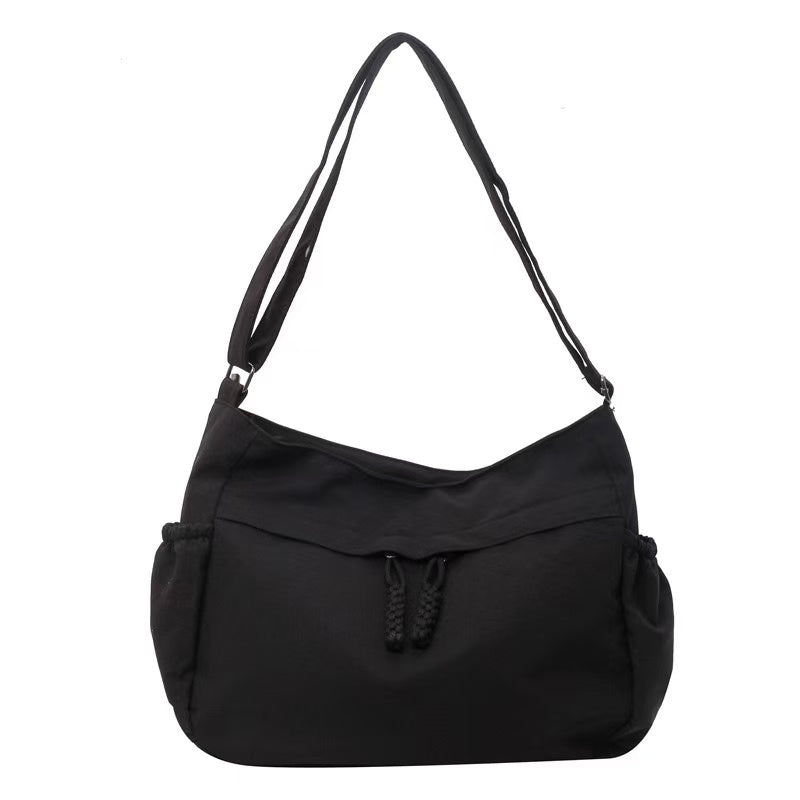 Simple and spacious canvas bag