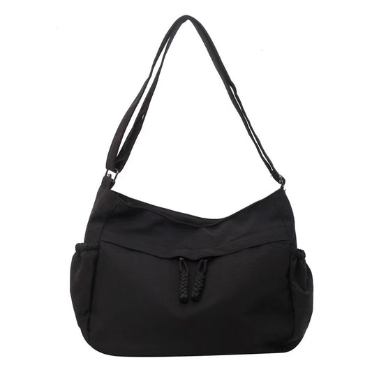 Simple and spacious canvas bag